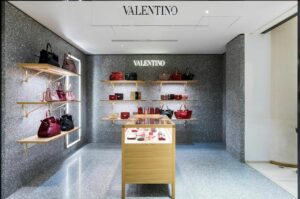 Valentino: Ξεθωριάζει η πολυτέλεια, βουτιά 22% στα κέρδη το 2024