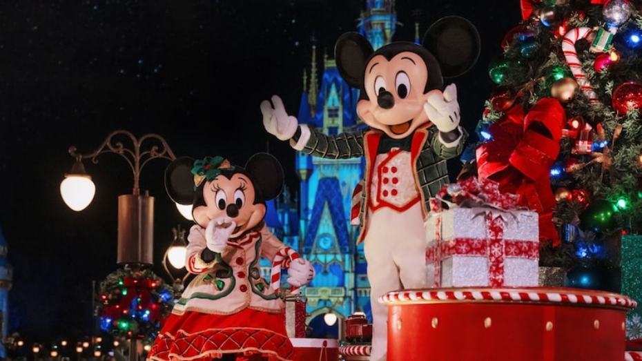 Το Halloween τελείωσε και οι Disneyland φορούν τα γιορτινά τους