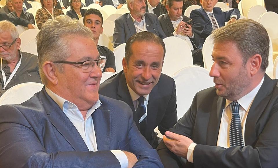 Το γαλάζιο αντάρτικο στην ΕΝΠΕ, το τετ α τετ του Ανδρουλάκη με τον Κουτσούμπα, η νέα γραμμή του ΣΚΑΪ και η δύσκολη κατάσταση με τις άγονες γραμμές
