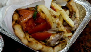 Σουβλάκι: Πού πωλείται έως 7 ευρώ