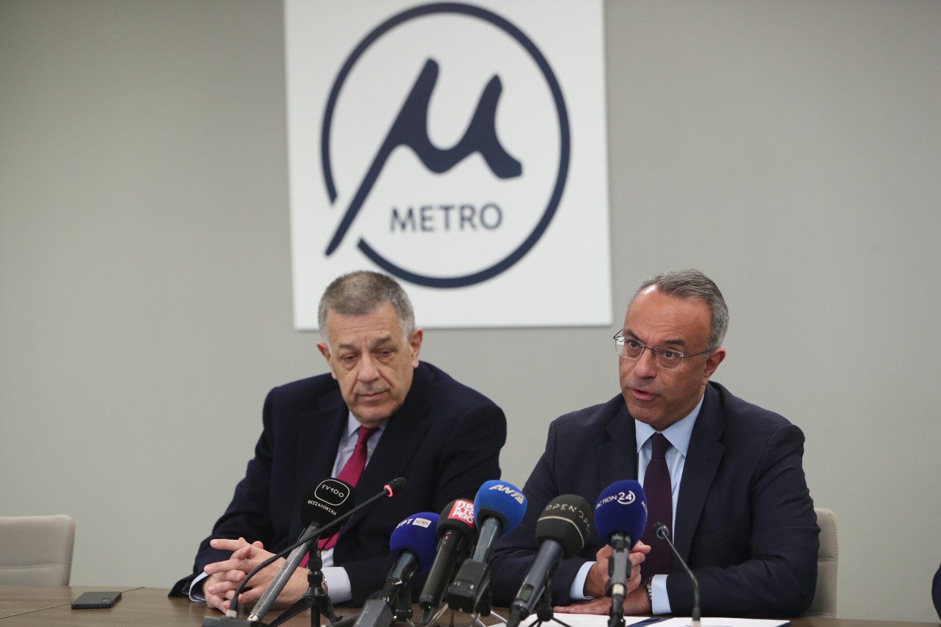 Ταχιάος για λογότυπο: Υποδηλώνει το σούπερ μετρό της πόλης