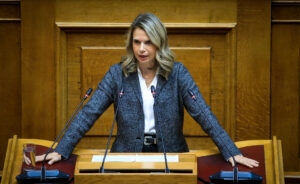 Αποστολάκη για τα μέτρα σε βενζίνη, πετρέλαιο: Κάθε 15 μέρες θα έρχεται ο πατερούλης να ανακοινώνει παράταση;