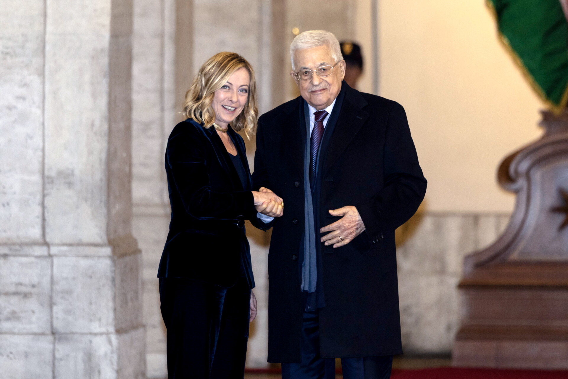 Η Τζόρτζια Μελόνι συναντήθηκε με τον Μαχμούντ Αμπάς