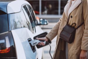 Ηλεκτροκίνηση: Οι στρατηγικές επενδύσεις και τα επόμενα βήματα των παικτών της ελληνικής αγοράς