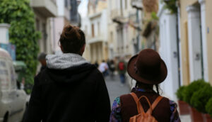 Gen Z & Millennials: Πώς οι νέες γενιές αλλάζουν τον τουριστικό κλάδο