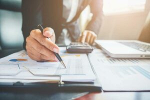 Εκτίναξη στα 3,6 δισ. ευρώ των χρεών του Δημοσίου σε ιδιώτες