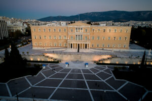 Γραφείο Προϋπολογισμού: Δημοσιονομικός χώρος για παροχές μόνο με μόνιμα μέτρα αύξησης εσόδων