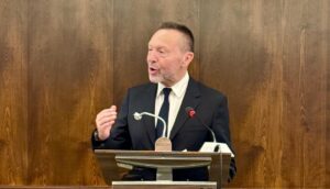 Συνεργάτες Στουρνάρα για Τσίπρα: Ήθελαν να βάλουν χέρι στα αποθεματικά των ταμείων