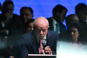 Εκλογικό θρίλερ στη Βραζιλία δύο ημέρες πριν από τις κάλπες: Το κρίσιμο ντιμπέιτ και το στοίχημα της αποχής