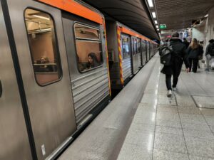 Πιλοτική 24ωρη λειτουργία σε μετρό, τραμ, λεωφορεία το Σάββατο