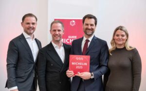 Four Seasons: Η διάκριση του Αστέρα, το soft opening της Μυκόνου & τα έργα στο Πόρτο Χέλι