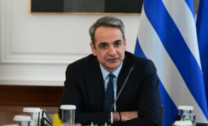 To καινούργιο δόγμα Μητσοτάκη για το Μεταναστευτικό, η εμμονή του Στέιτ Ντιπάρτμεντ, η νέα συμμαχία του Τσίπρα με τον Καραμανλή και η χαμένη… μπάλα του Αλαφούζου 