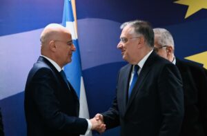 Πρόγραμμα Θώραξ: Υπεγράφη η σύμβαση από Δένδια και Θεοδωρικάκο