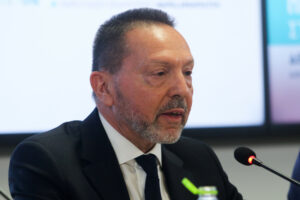 Προειδοποίηση Στουρνάρα για αύξηση πληθωρισμού εάν συνεχιστεί ο πόλεμος στη Μέση Ανατολή