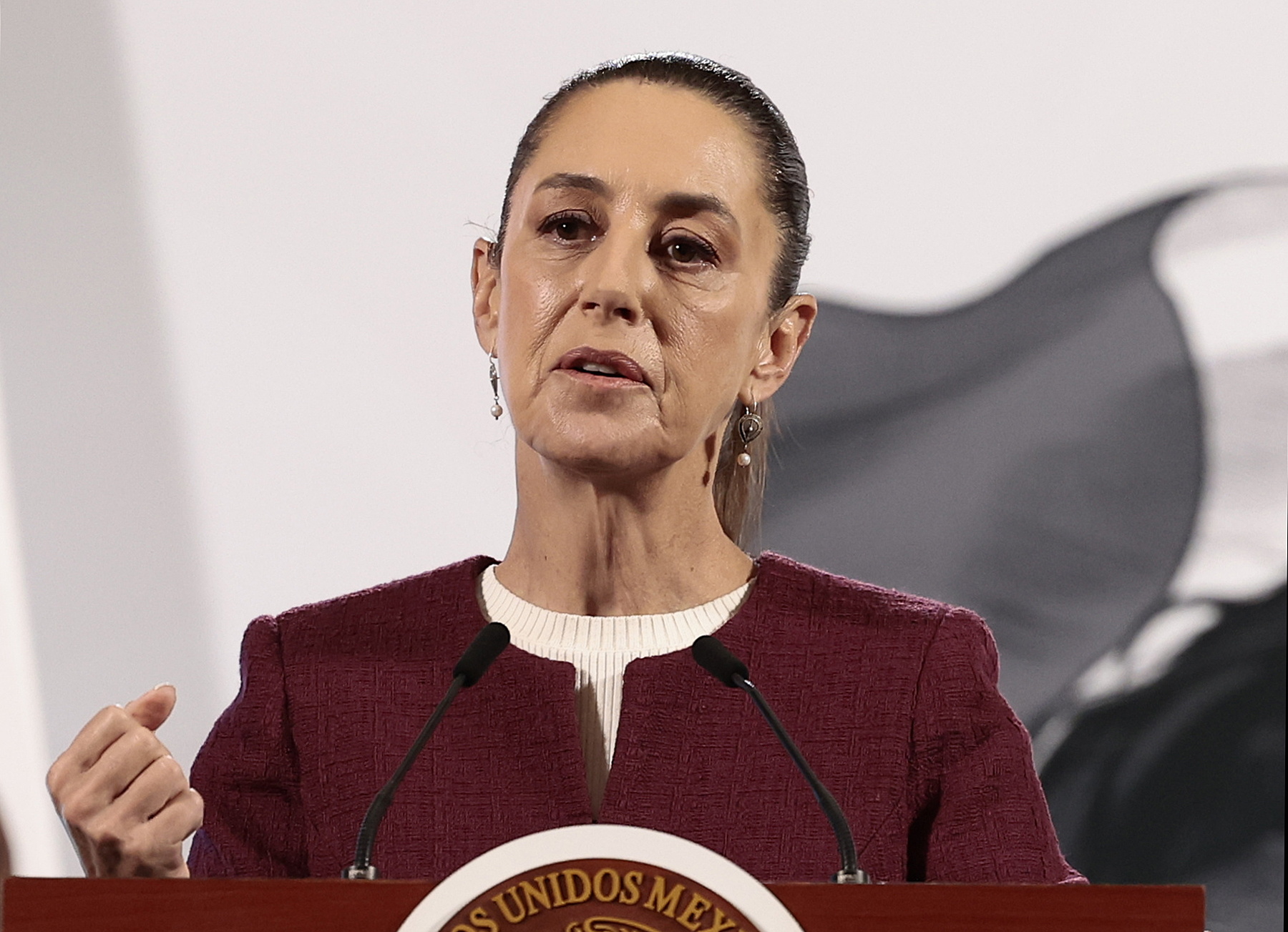 Η Σέινμπαουμ προτείνει να μεσολαβήσει μεταξύ ΗΠΑ-Βενεζουέλας για να αποφευχθεί “ένοπλη επέμβαση”