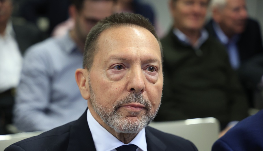 Σήμα κινδύνου Στουρνάρα για τις επιπτώσεις από τους δασμούς χωρίς αναθεώρηση προβλέψεων