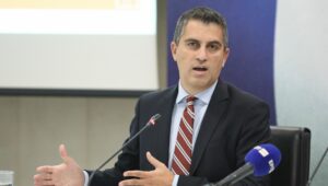 Δήμας: 2,5 δισ. για ανθεκτικότητα σε πλημμύρες & λειψυδρία