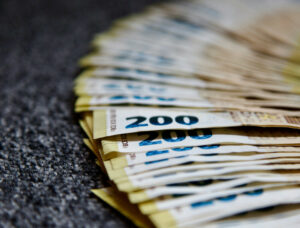 Tα μέτρα που εξετάζονται για επίδομα παιδιού A21, επίδομα συνταξιούχων και τρίτεκνους