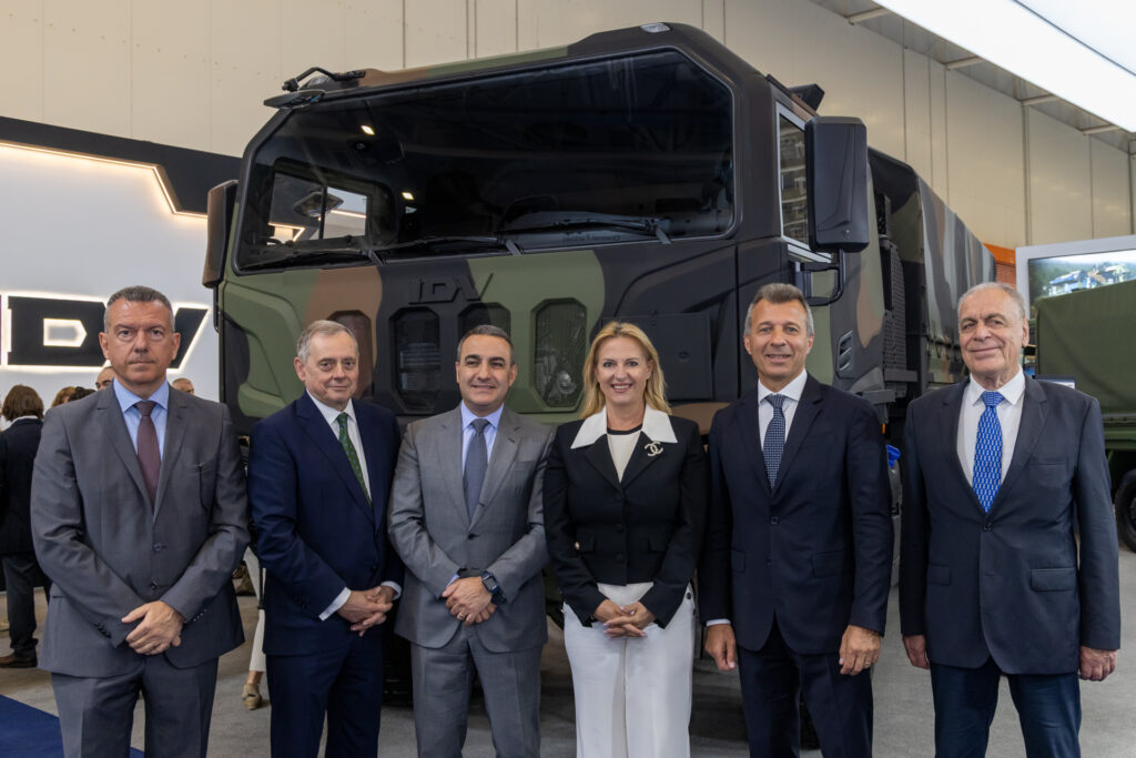 Metlen & IVECO Defence Vehicles υπέγραψαν MoU στη DEFEA