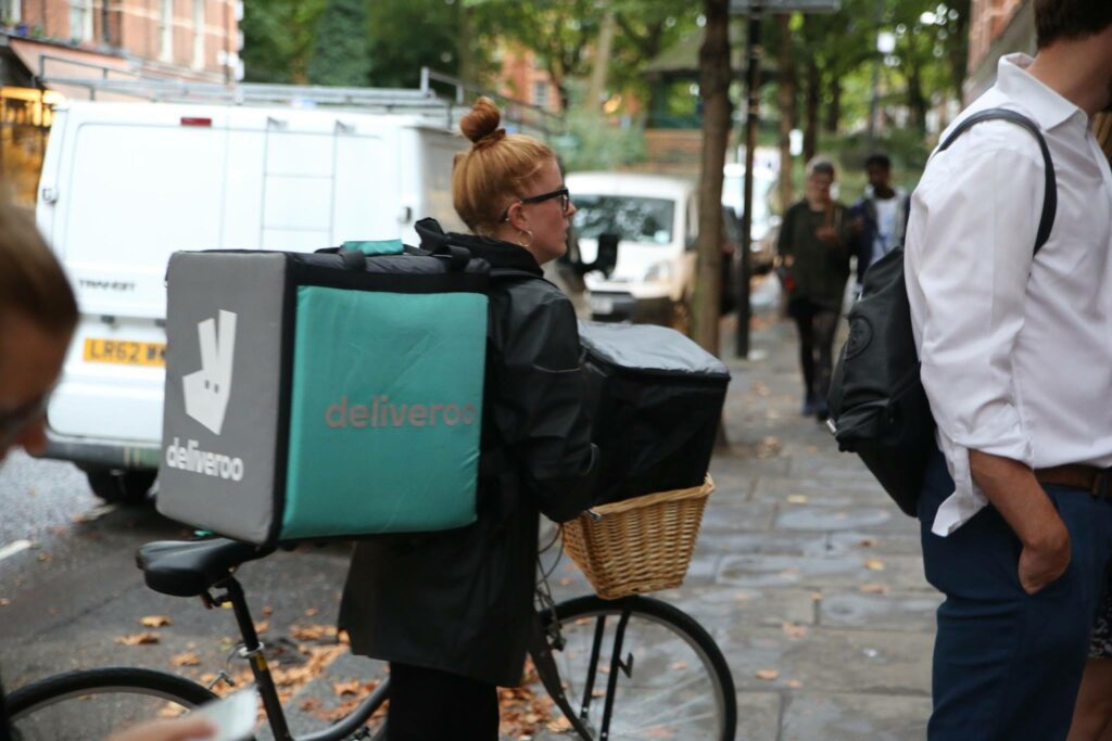 Η DoorDash εξαγοράζει την Deliveroo για 3,4 δισ. ευρώ