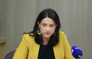 Ο νέος νόμος για την ασφάλεια στα Πανεπιστήμια, τα τηλεφωνήματα της υπουργού Νίκης, οι αυξήσεις μισθών στην ΕΡΤ και η ελεύθερη πτώση του ΠΑΣΟΚ στην Αττική