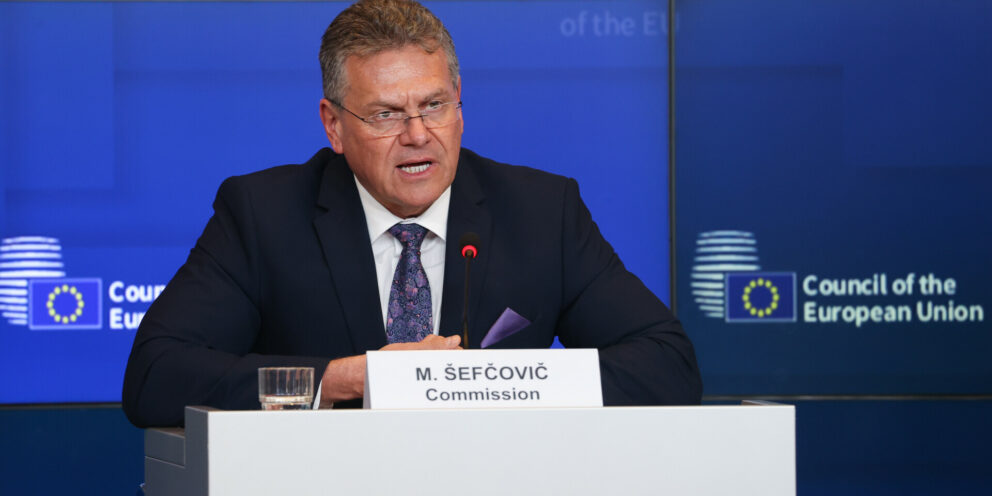Εμπορική συμφωνία ΕΕ-Κίνας, μείωση 50% στις εξαγωγές υβριδικών αυτοκινήτων