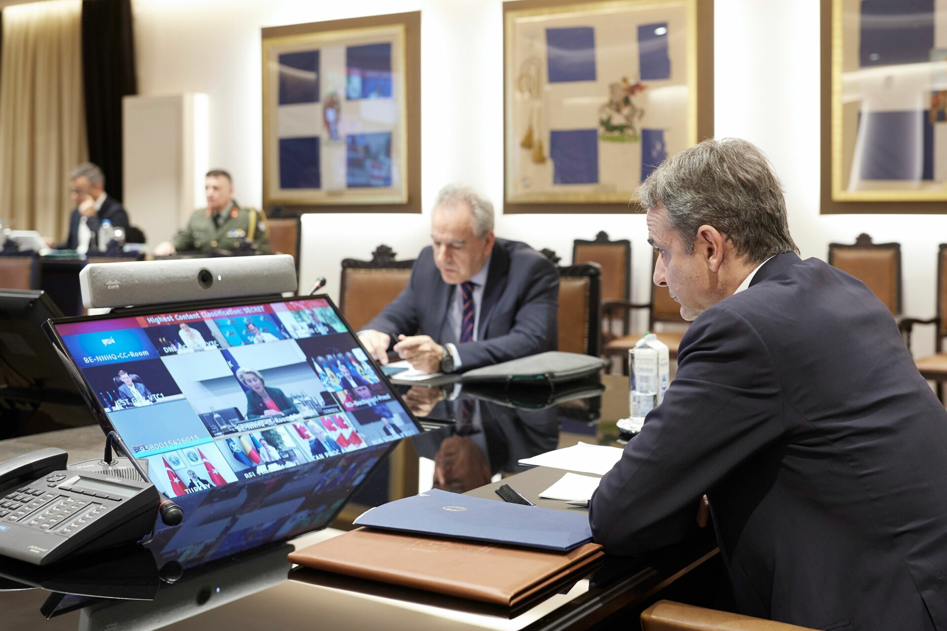 Ο Κυριάκος Μητσοτάκης στην τηλεδιάσκεψη της Συνόδου για την Ουκρανία © Γραφείο Τύπου πρωθυπουργού