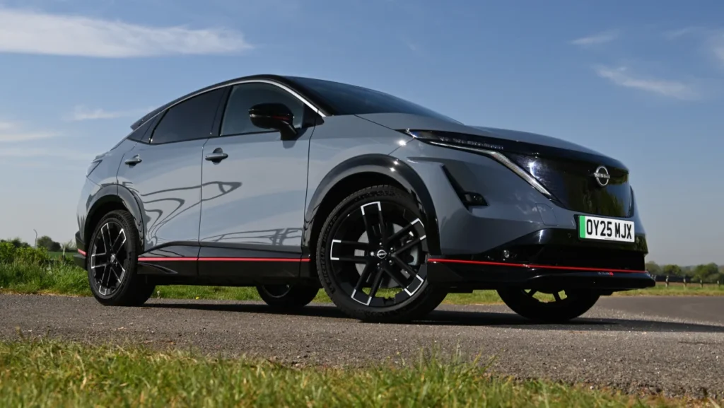 Οδηγούμε το Nissan Ariya Nismo των 430 ίππων στην Αγγλία