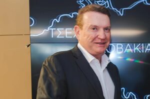 Fais Group: Ποια είναι η ξενοδοχειακή μονάδα που πώλησε στη Σαντορίνη για 28,3 εκατ.