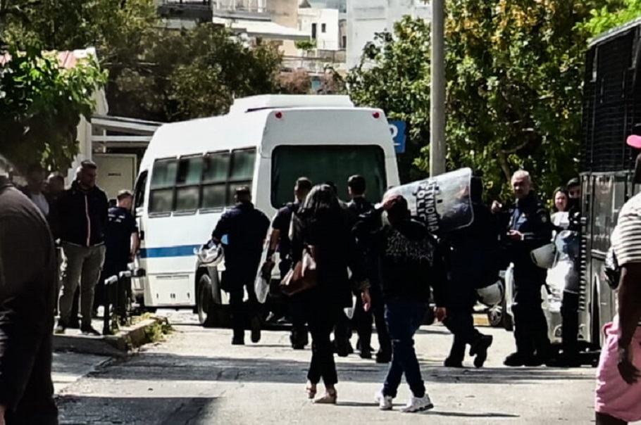 Επίθεση στη Νομική: Ποινική δίωξη στους 6 συλληφθέντες