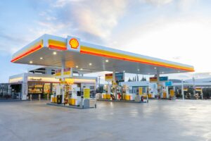 Πώς τα πρατήρια της Shell αυξάνουν τα έσοδα χωρίς να “ποντάρουν” στα καύσιμα
