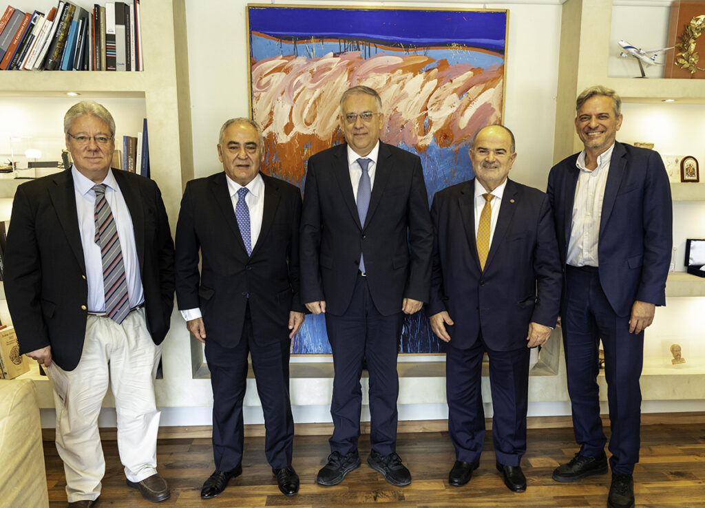 ΕΕΑ: Ακρίβεια και στεγαστικό στη συνάντηση με Θεοδωρικάκο