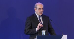 Το φροντιστήριο σε υπουργούς και βουλευτές, τα αλκοτέστ του Χρυσοχοΐδη, οι εμμονές του Ανδρουλάκη και μερικά απλά μαθήματα ανάγνωσης δημοσκοπήσεων