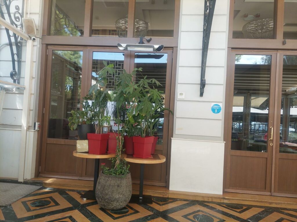 ΑΑΔΕ: 10 μέρες λουκέτο σε πιτσαρία που ξήλωσε τη σήμανση της φοροδιαφυγής
