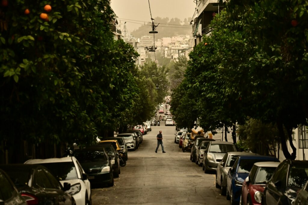 Kαιρός: Αφρικανική σκόνη παντού, καταιγίδες και θυελλώδεις άνεμοι