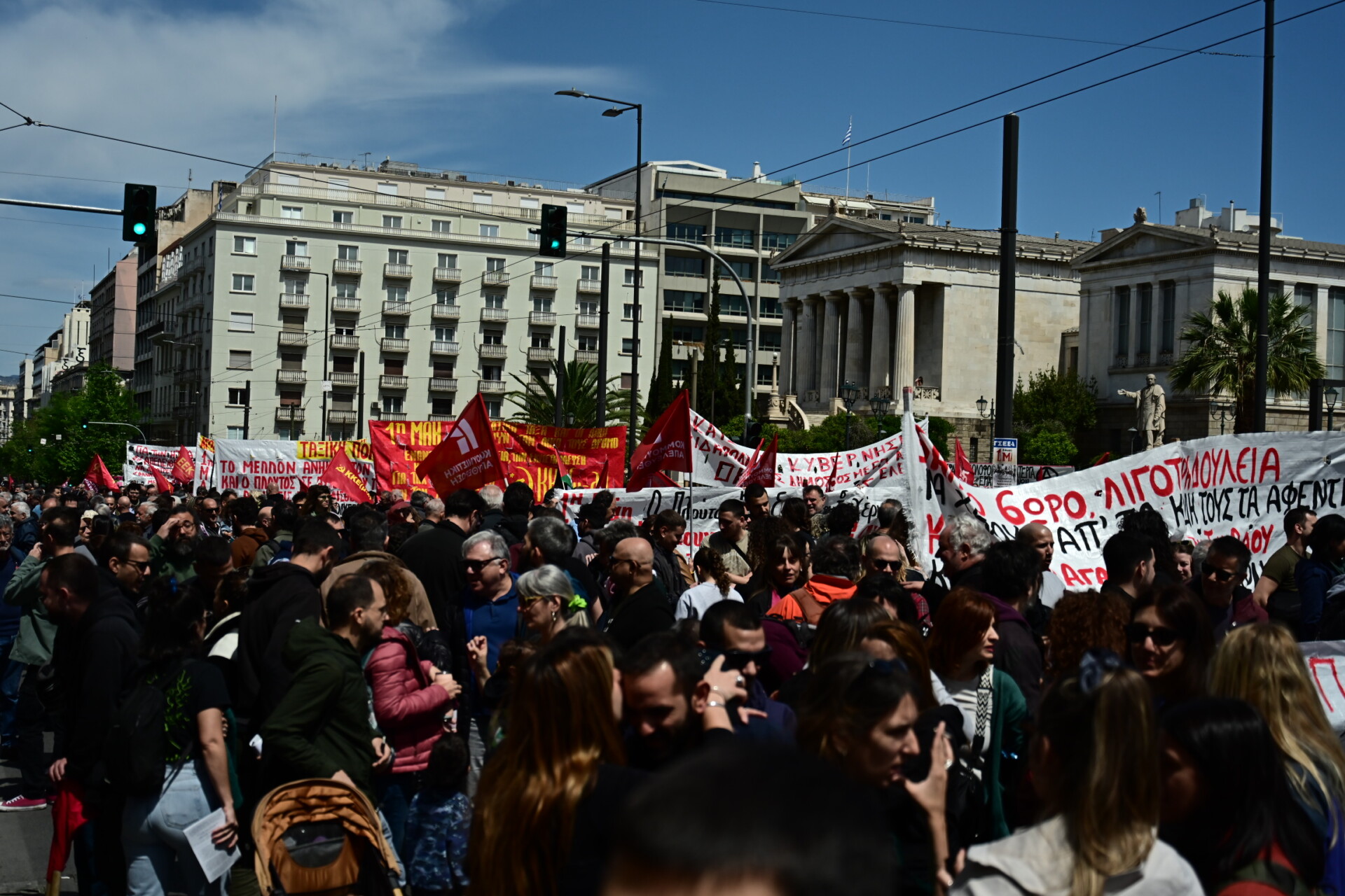 Απεργιακή συγκέντρωση για τον εορτασμό της εργατικής Πρωτομαγιάς από την ΓΣΕΕ, την ΑΔΕΔΥ και το ΕΚΑ © ΚΩΣΤΑΣ ΤΖΟΥΜΑΣ/EUROKINISSI