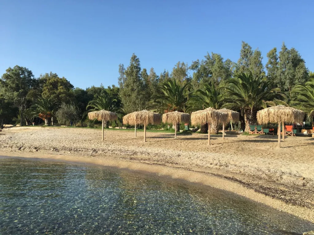 Παραθαλάσσια camping κοντά στην Αττική για καλοκαίρι χωρίς Airbnb