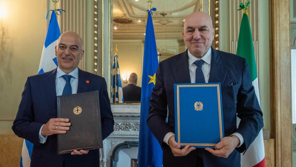 Συμφωνία Δένδια για θέματα εναέριας αστυνόμευσης με τον Ιταλό ΥΠΕΞ