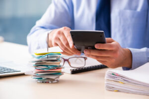 Το σχέδιο για τις νέες μειώσεις φόρων και εισφορών, ποιους θα αφορά