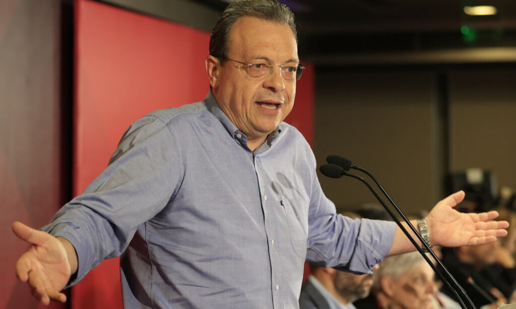 Φάμελλος: “Τέρμα οι ψηφοφόροι των 2 ευρώ”, αλλάζει το καταστατικό του ΣΥΡΙΖΑ