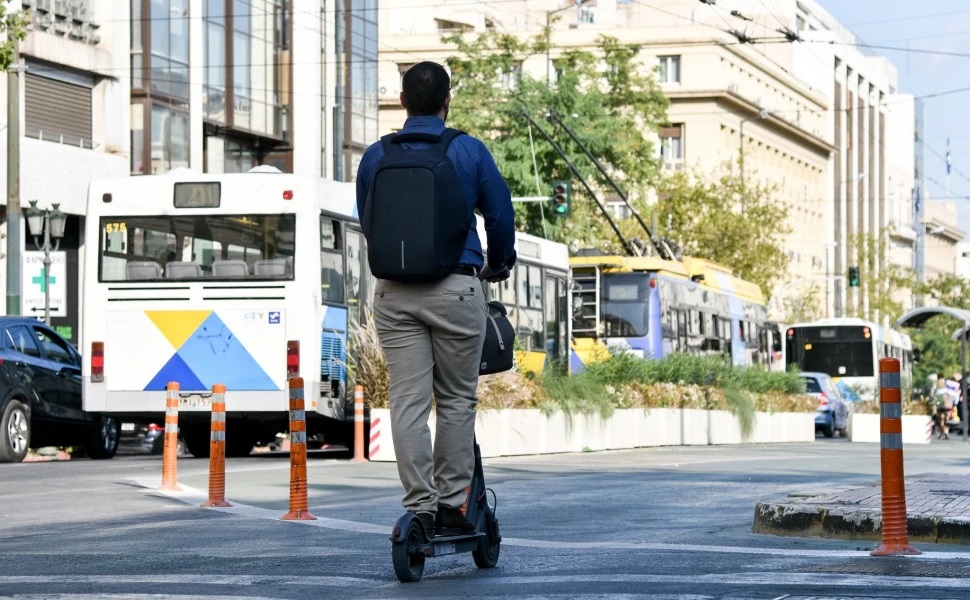 Ηλεκτρικά πατίνια: Έρχονται αλλαγές για το κέντρο της Αθήνας