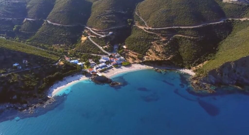 Τοπ 5 παραλίες στην Εύβοια που μοιάζουν με εξωτικά νησιά