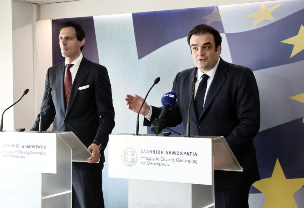 Κυριάκος Πιερρακάκης και Βόπκε Χούκστρα © INTIME