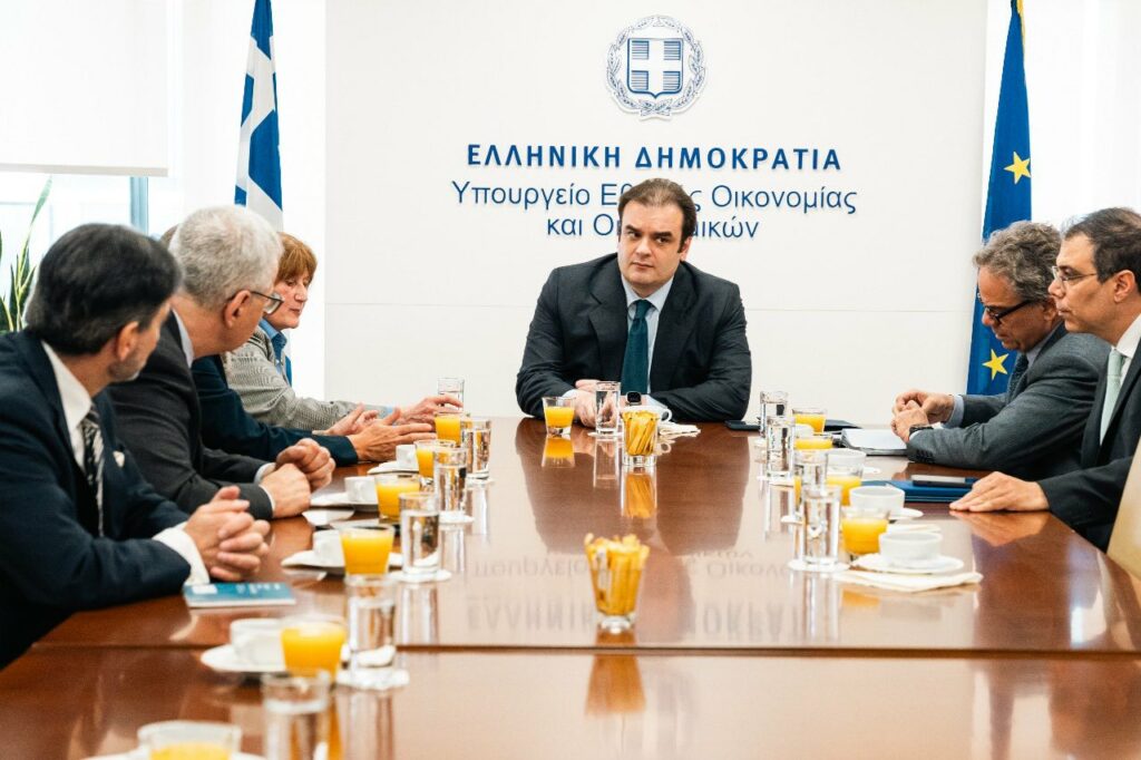 Πιερρακάκης: Επαφές με την DFC για την προσέλκυση επενδυτών