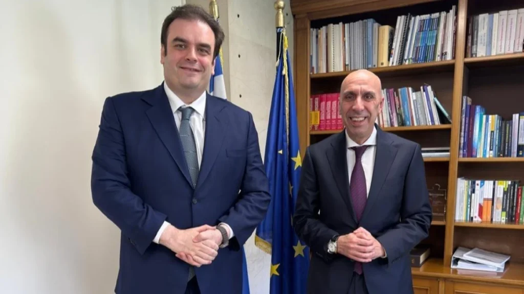 Συνάντηση Μπρατάκου-Πιερρακάκη: Στο επίκεντρο η φορολογική σταθερότητα