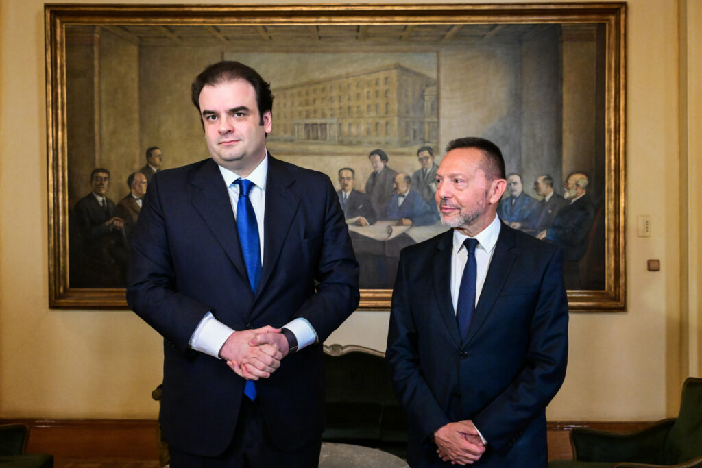 Στουρνάρας & Πιερρακάκης: Ψήφος εμπιστοσύνης για την οικονομία το deal Alpha-Unicredit