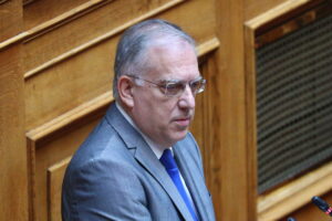 Παρέμβαση 15 γαλάζιων βουλευτών για αθέμιτες πρακτικές των online ταξιδιωτικών πρακτορείων