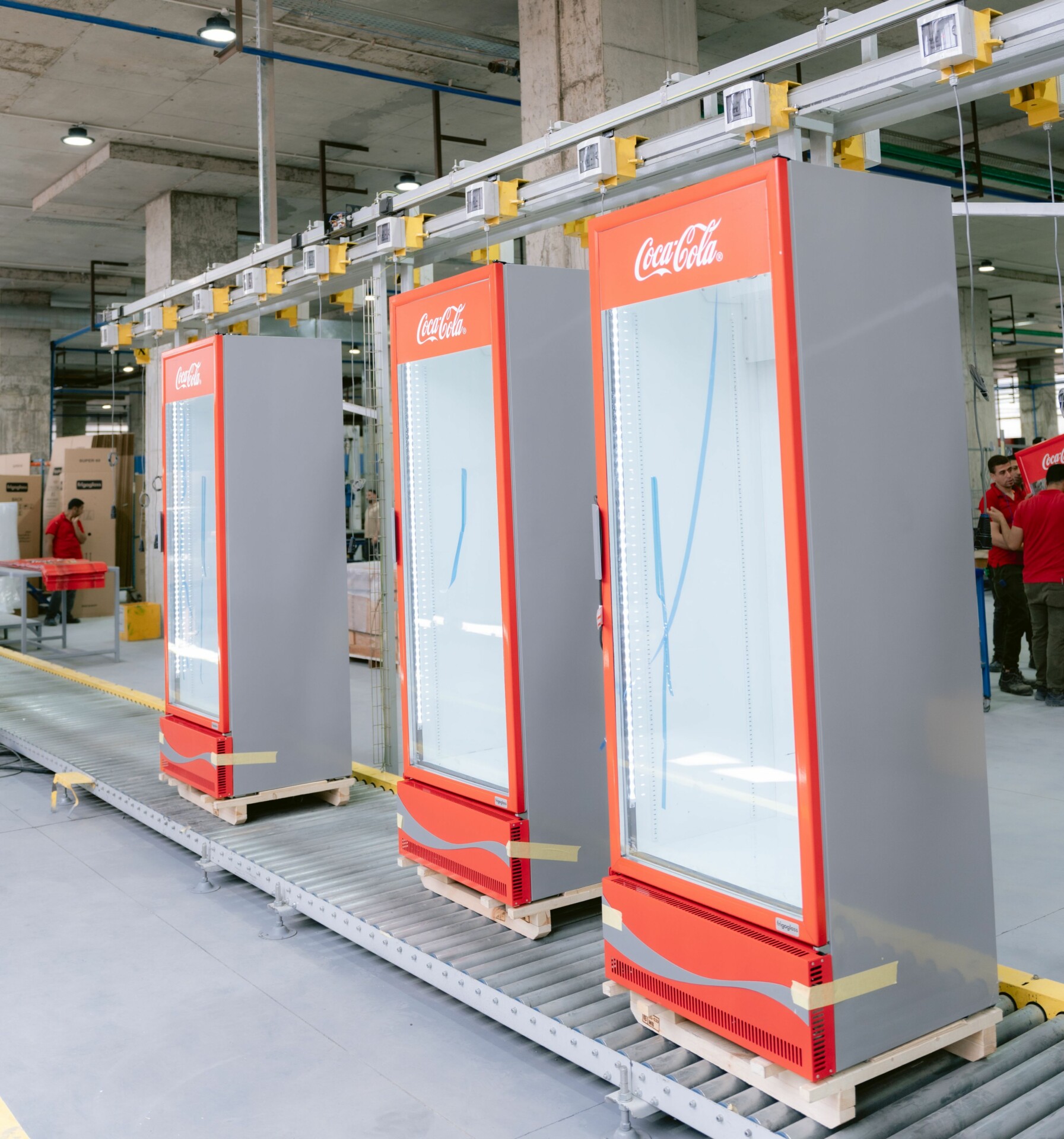 Η Frigoglass κατασκεύασε το πρώτο επαγγελματικό ψυγείο από τη νέα γραμμή παραγωγής στην Αίγυπτο © ΑΠΕ-ΜΠΕ