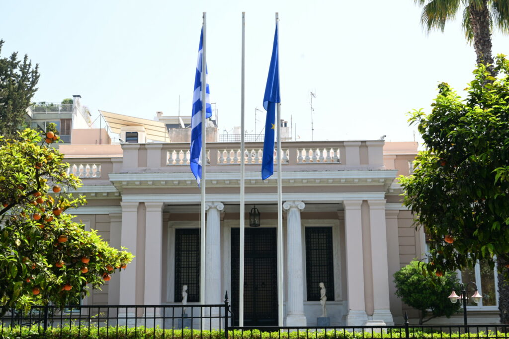 Ο απειλητικός για την κυβέρνηση ιός, η τηλεφωνική συνομιλία Κυριάκου – Βορίδη, τα σπαστά ελληνικά του Πρωτοψάλτη και η υπεράσπιση της Ζωής από συνεργάτη του Ανδρουλάκη