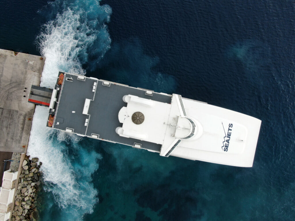 Τα ταχύπλοα της Seajets ξεκίνησαν τα καθημερινά τους δρομολόγια